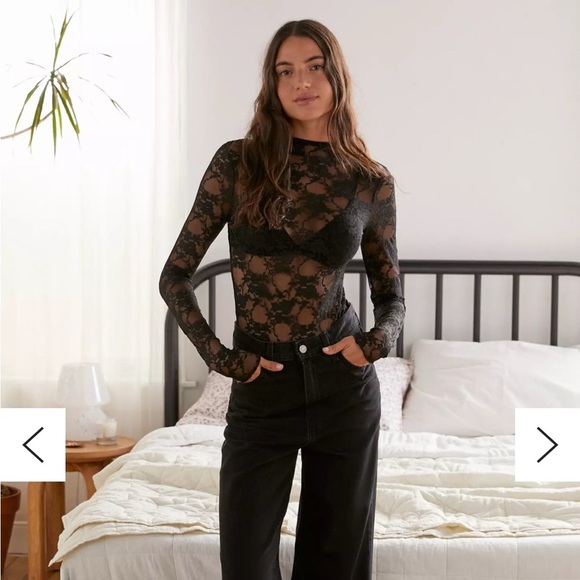 Urban Outfitters Black Lace Open Back Bodysuit - Picture 3 of 3